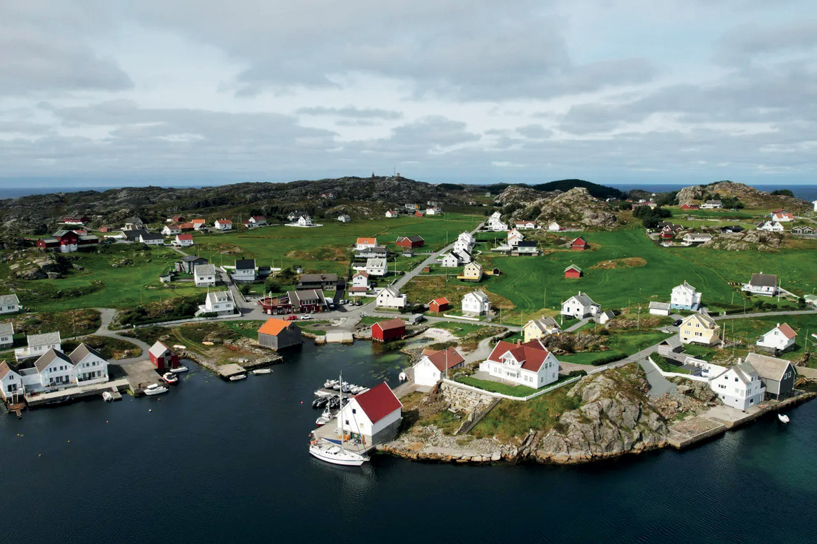L’île d’Utsira est l’une de rares escales qui vous invite à naviguer en mer ouverte.