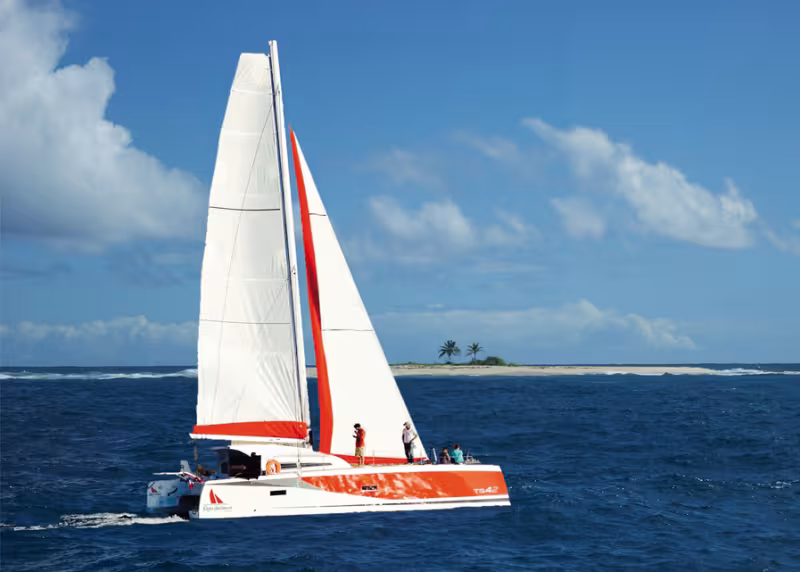 Sous voile, les hélices doivent se faire oublier pour permettre au cata de glisser au mieux…