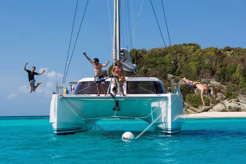 Un bon bateau, une bonne préparation, et à vous les mouillages de rêve !