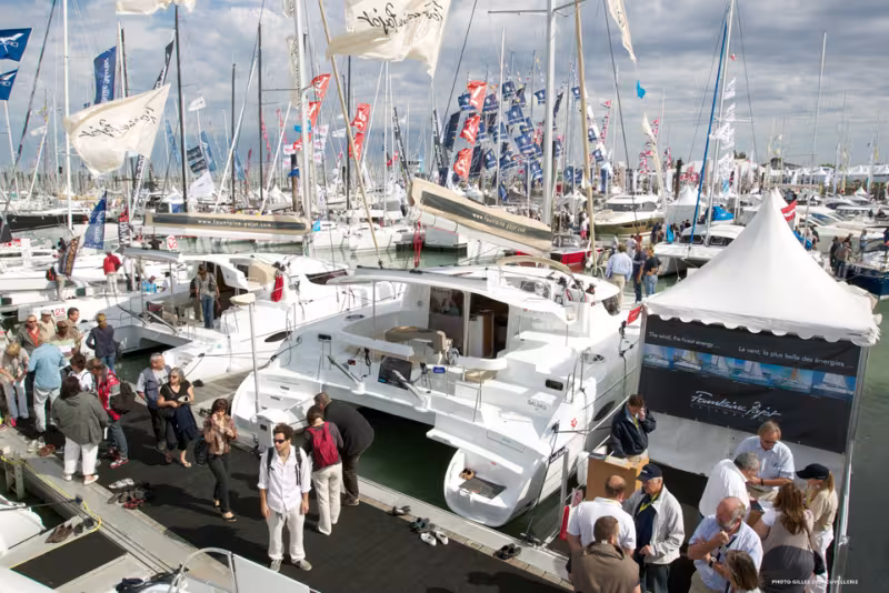 Un salon nautique, c'est l'occasion unique de pouvoir passer d'un bateau à l'autre pour les comparer… 