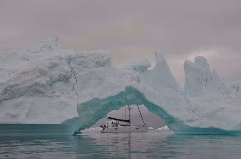 Un catamaran Salina dans les glaces