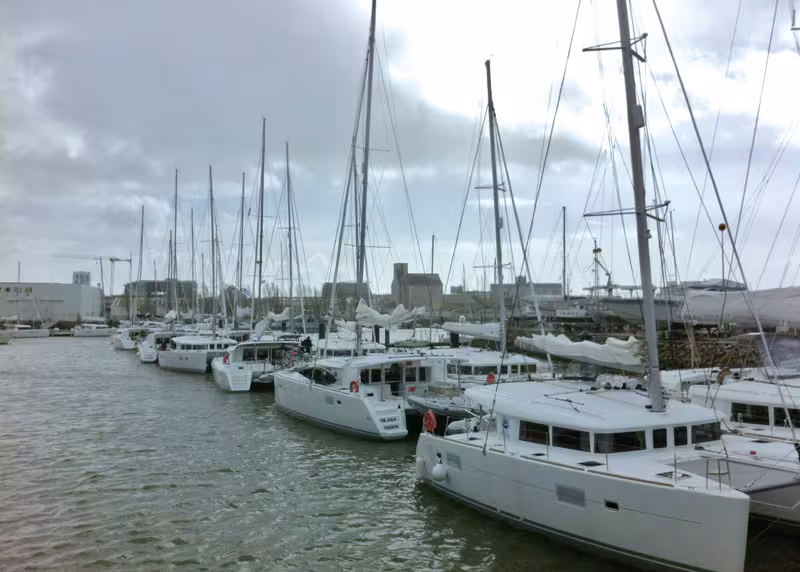 CATAMARANS LAGOON