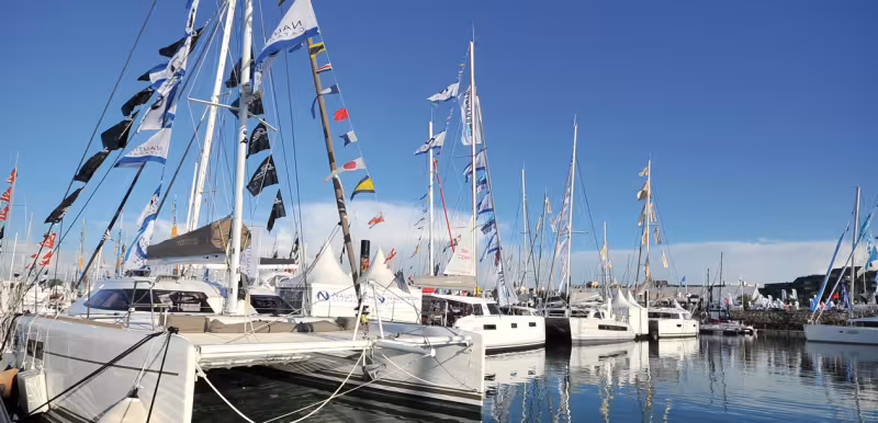 Aujourd'hui, les occasions de sortir les pavillons sont plus rares. Mais, sur les salons nautiques, il est de tradition de le faire, surtout au salon… du Grand Pavois !