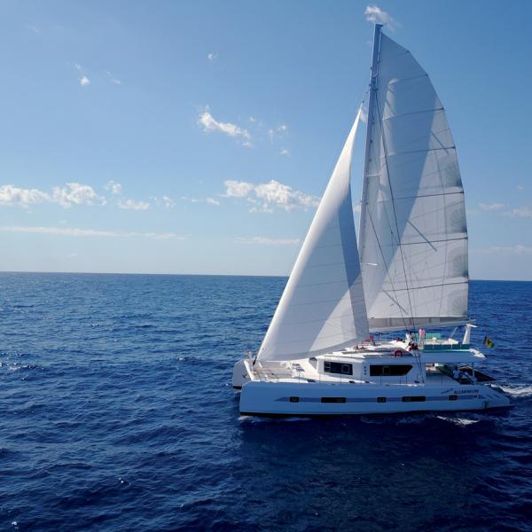 Le CK70 est un imposant catamaran de grand voyage construit en aluminium.