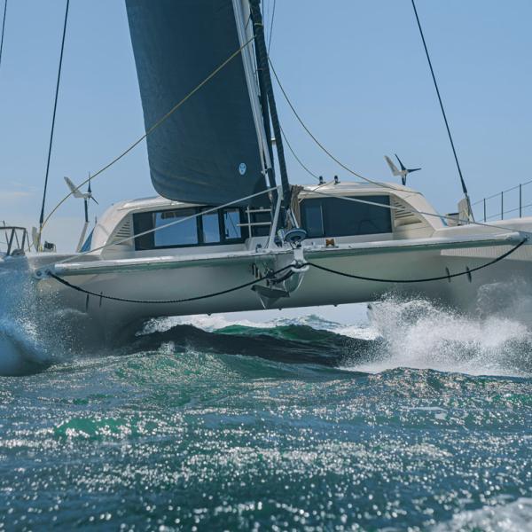 Le devis de poids lège a été tenu à 17,5 t : c’est l’assurance de disposer d’un catamaran plaisant à barrer ! ©Ludovic Fruchaud/Imacis