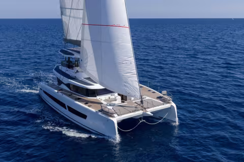 FP55 | Flybridge et pont rigide | Multicoques Mag