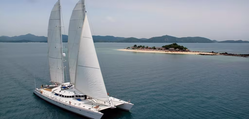 Douce France, le premier des "multiyachts". L'incroyable surface de vie à bord impressionne toujours les visiteurs. 