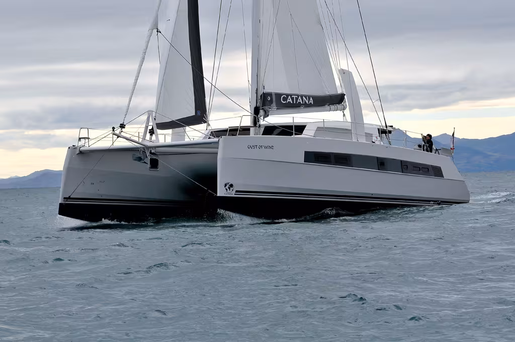 Lancé à pleine vitesse lors de notre essai, le 59 a montré un confort en navigation exceptionnel.