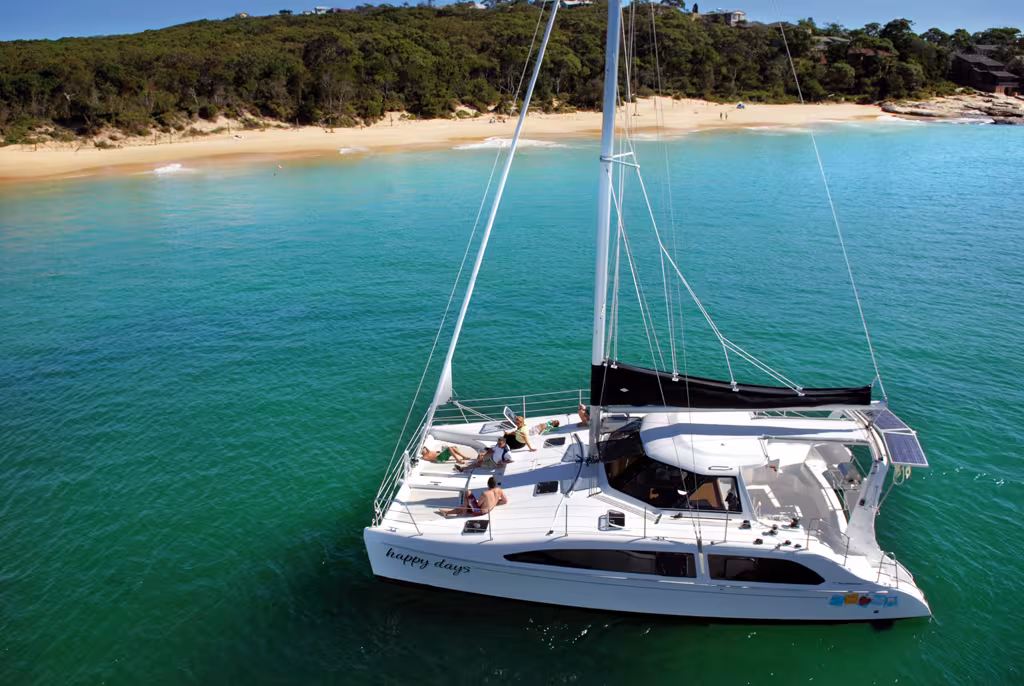 L'espace de vie disponible est impressionnant pour un bateau de cette taille.