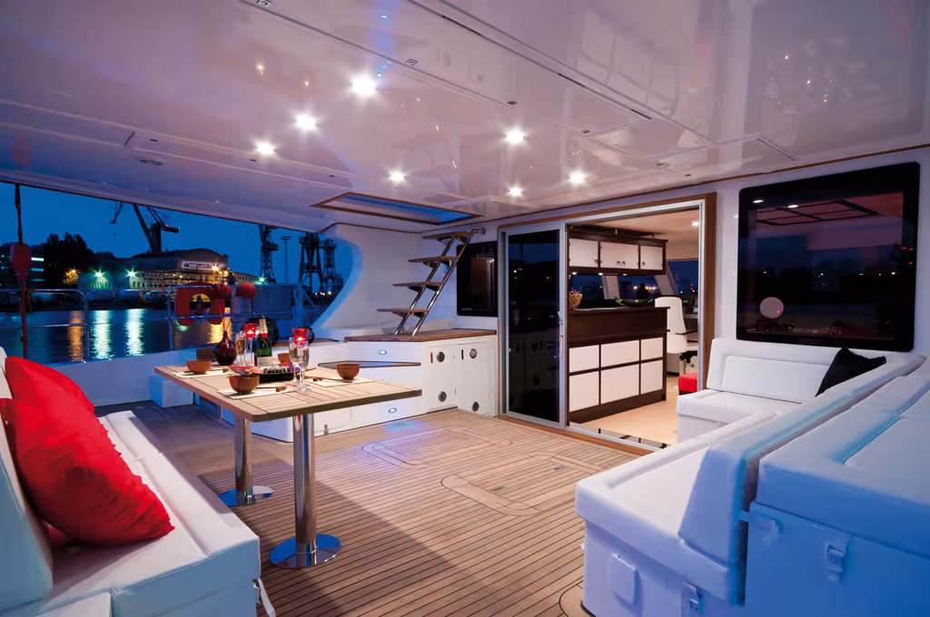 Le cockpit est vraiment impressionnant. De quoi organiser de jolies fêtes.
