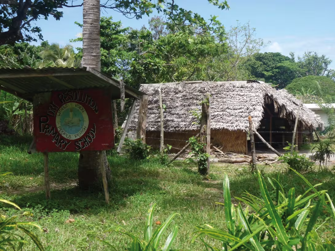 Une école anglaise au Vanuatu. A seulement quelques kilomètres, vous trouverez la même, mais qui enseigne uniquement en français !