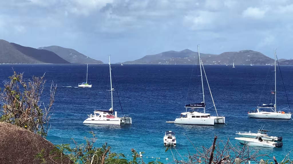 Arrivés aux Antilles, le bateau et son équipage ont profité à fond des îles et des mouillages. 