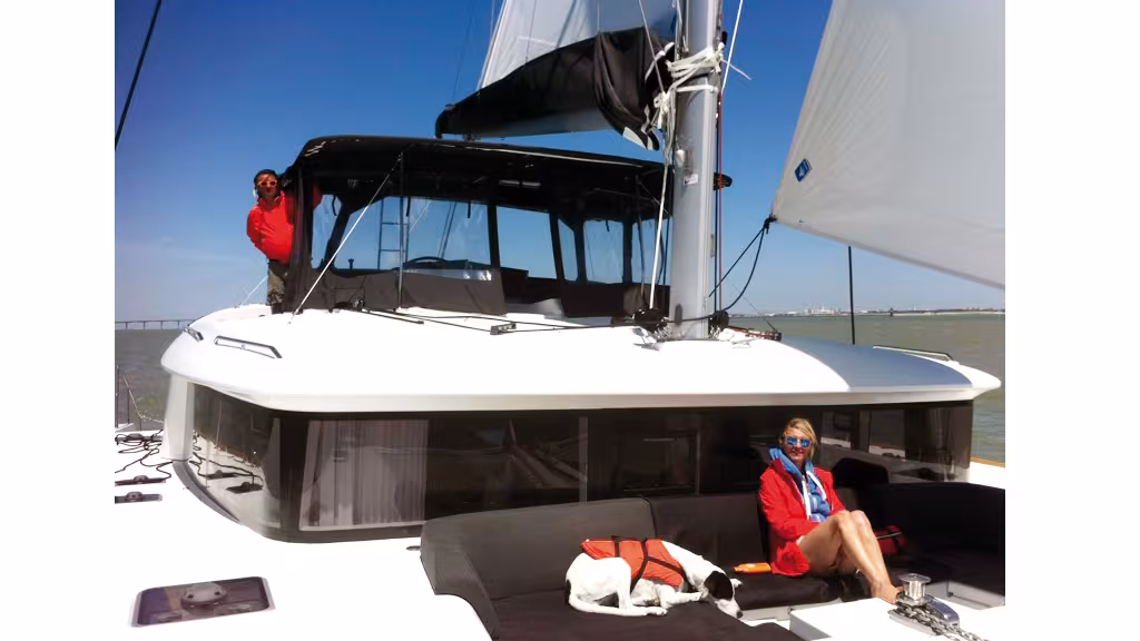 Premier voilier, second catamaran et septième bateau pour ce couple heureux de son choix. 