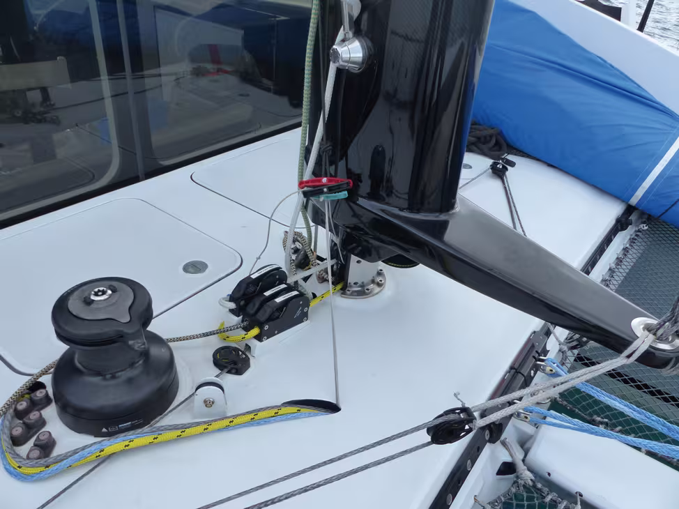 Certaines innovations ne trouvent leur place en croisière que sur des bateaux très performants. C'est le cas DES MAT-AILE ROTATIFS contraignants à gérer en croisière familiale ou des bateaux tout carbone…