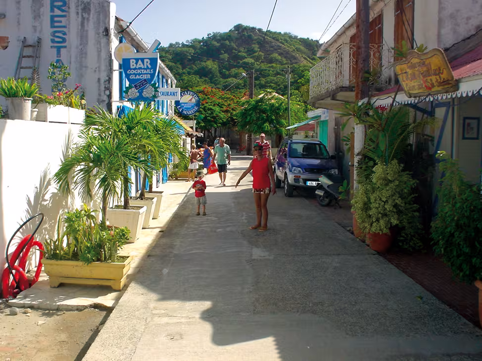 Le village des Saintes est un véritable havre de paix… le soir, dès que les touristes venus de Guadeloupe ont quitté l'île !
