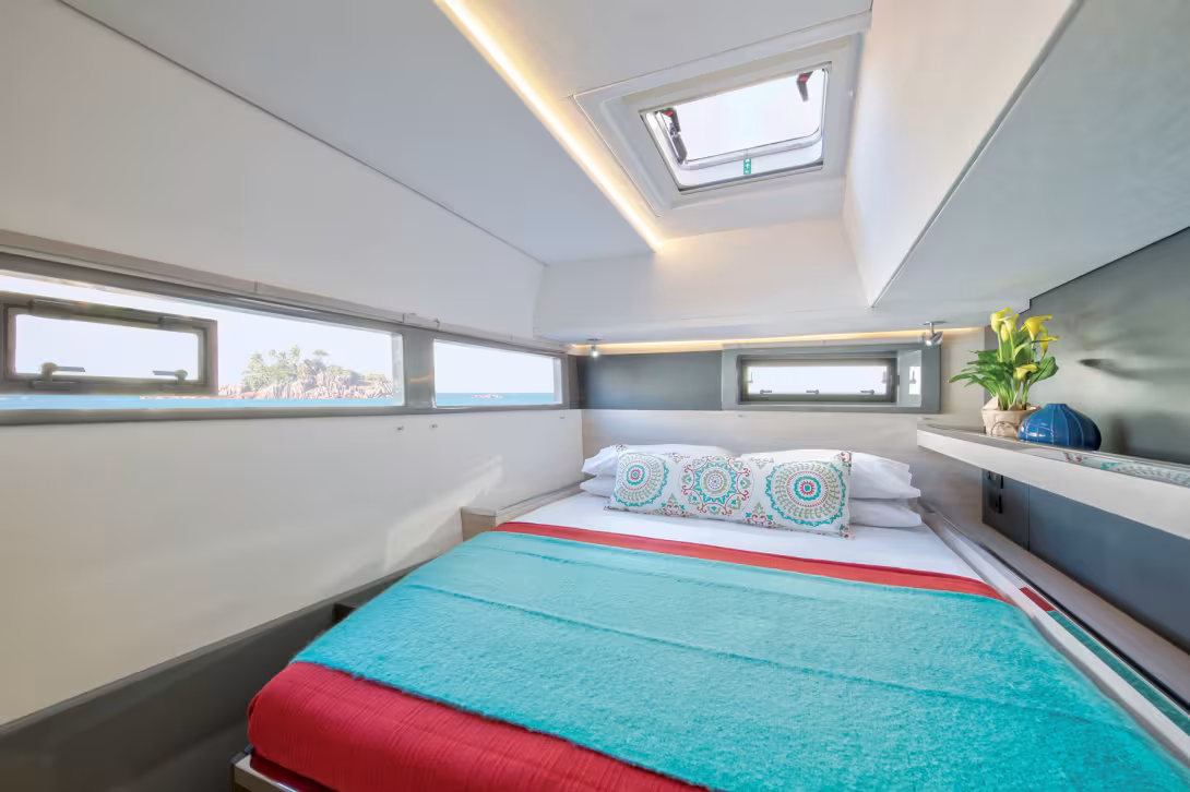 La cabine propriétaire pour des nuits réparatrices sur une excellente literie standard.