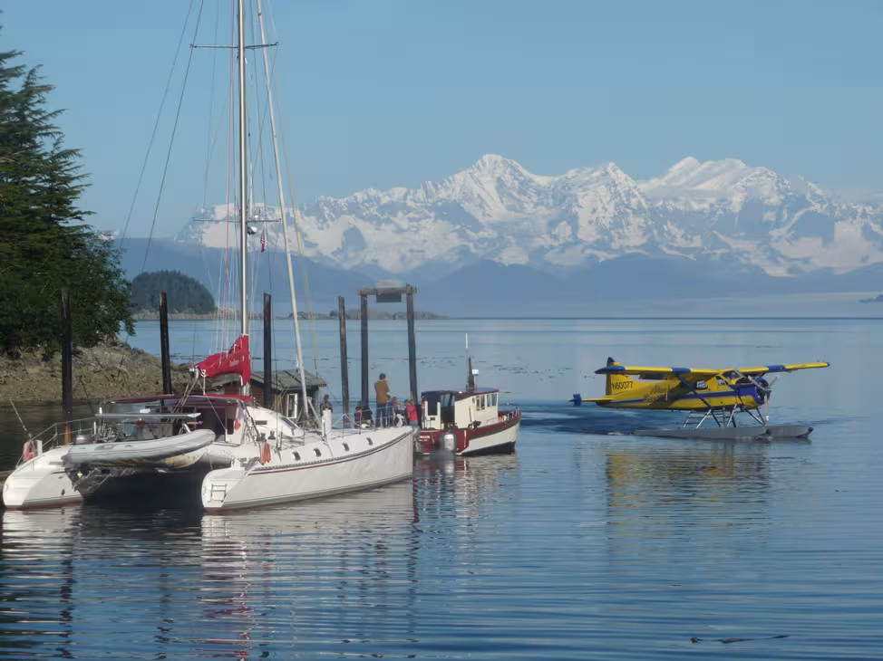 Où partir ? Certains navigateurs choisissent de sortir des sentiers battus, comme ici Rose Noire en Alaska…