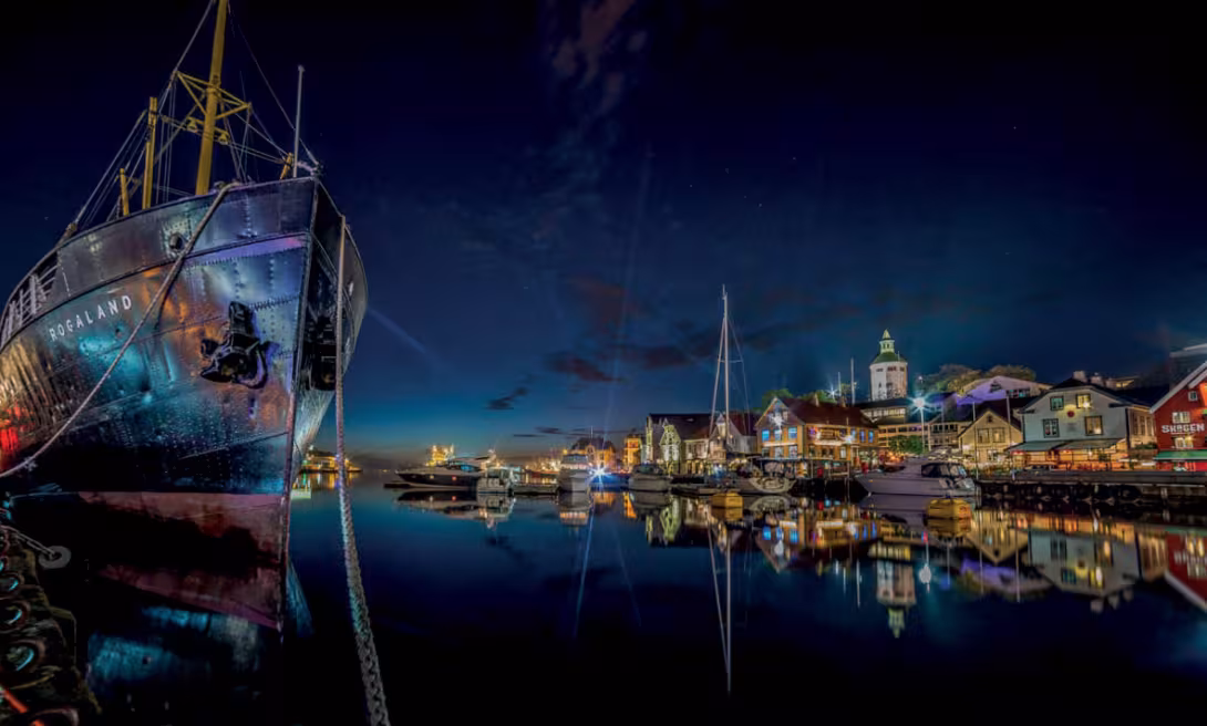 Stavanger est une ville portuaire de 146 000  habitants ; c’est la quatrième cité de Norvège,  et surtout un parfait camp de base pour  une croisière dans le sud du pays.