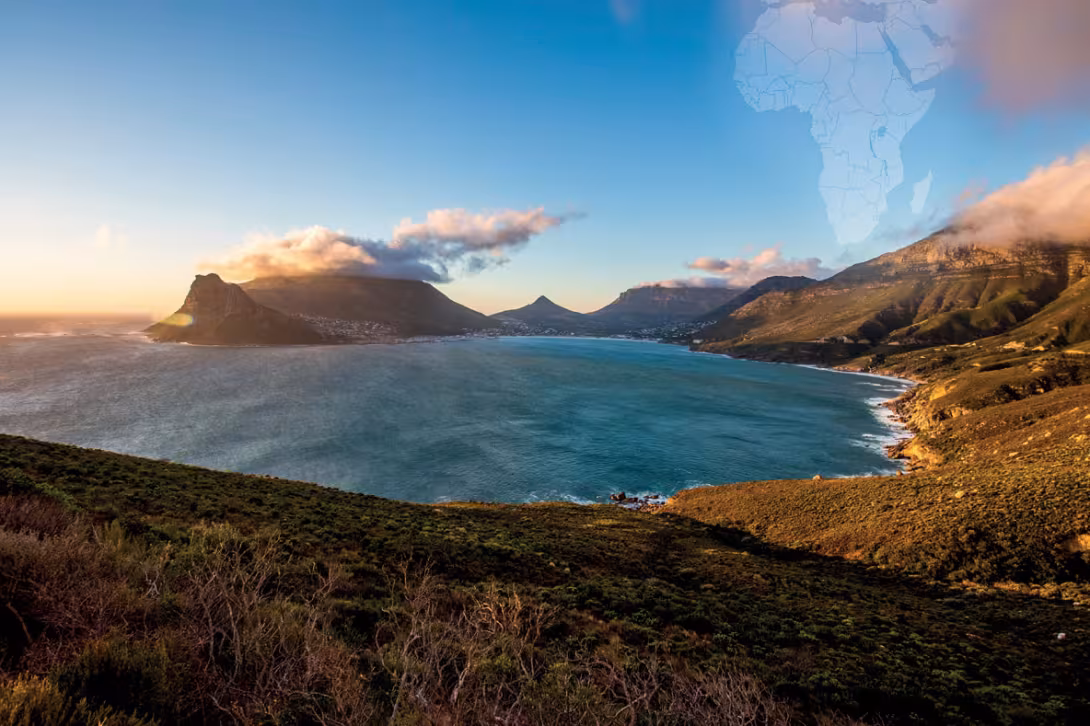 La vue phénoménale depuis la Chapman’s Peak Road sur Hout Bay.