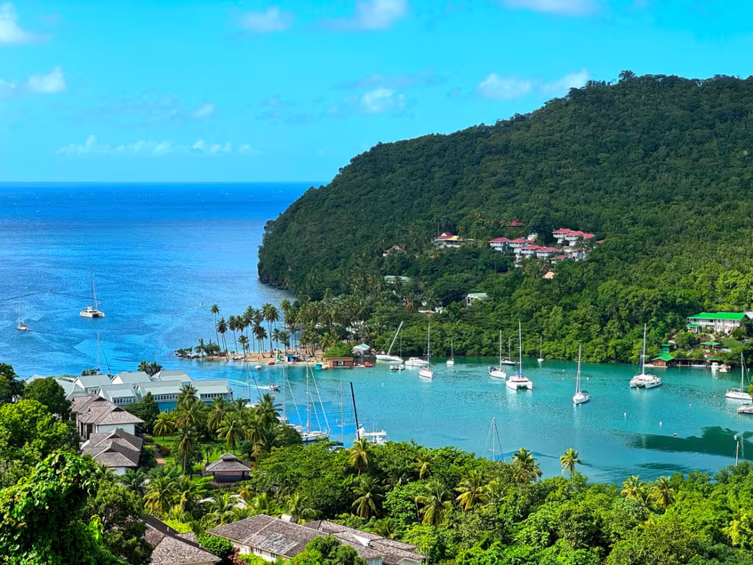 Marigot Bay est considéré comme un trou à cyclone.