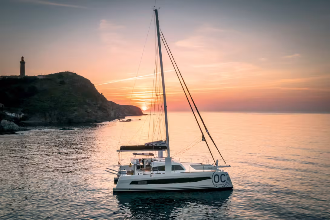 Les multicoques performants comme ce Catana Ocean Class optent souvent pour une motorisation sail drive (ici 45 ou 57 CV).