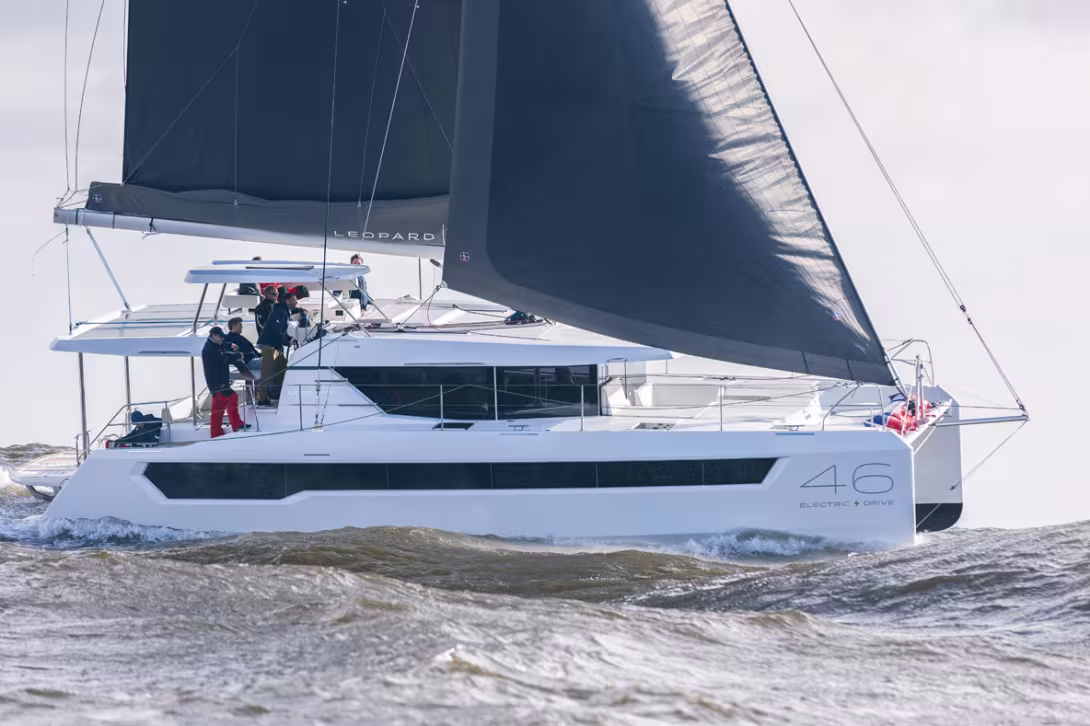 Navigation par bonne brise avec  les voiles Performance.