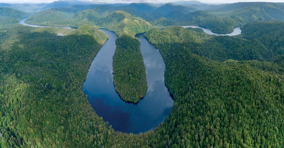 L a rivière Gordon est navigable pendant 20 milles.