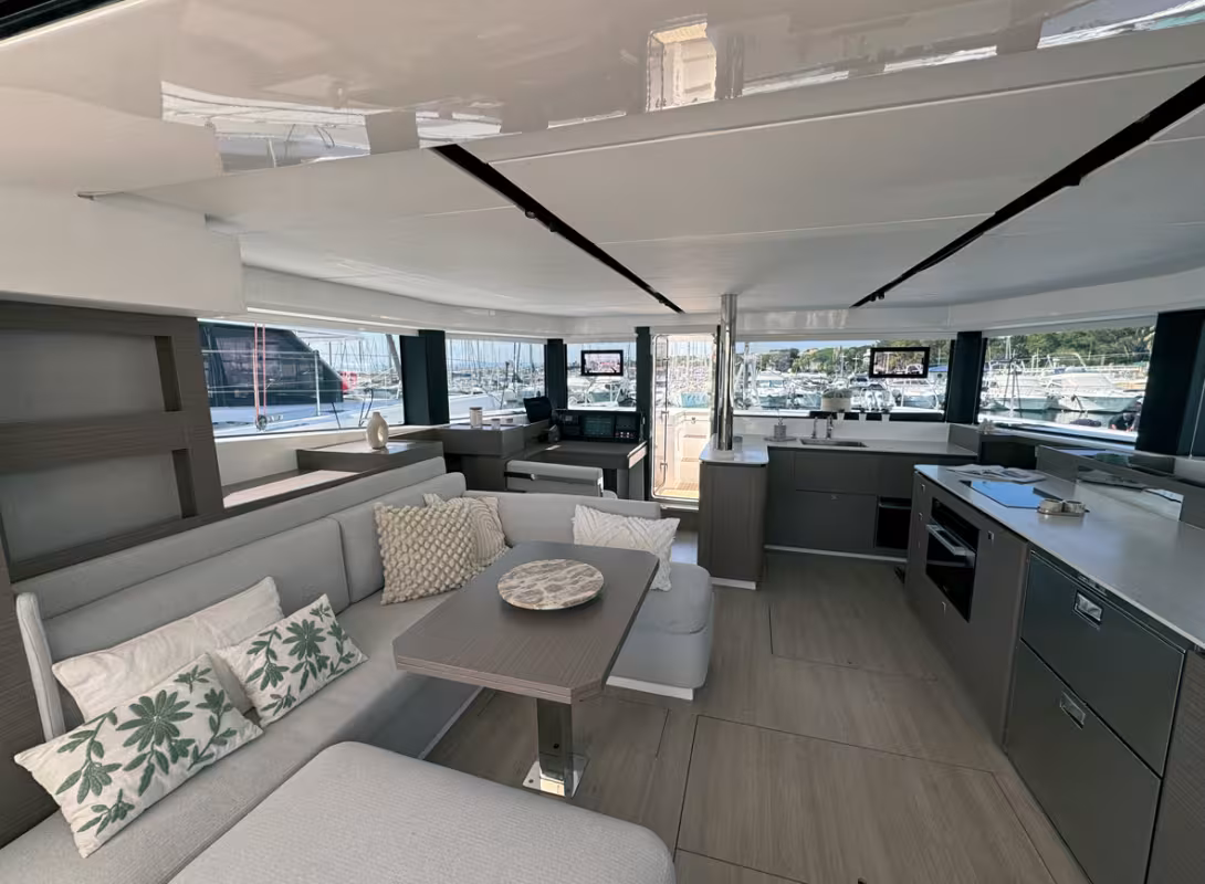 A l’intérieur, rien ne différencie un Leopard 46 thermique de cette version Electric Drive.