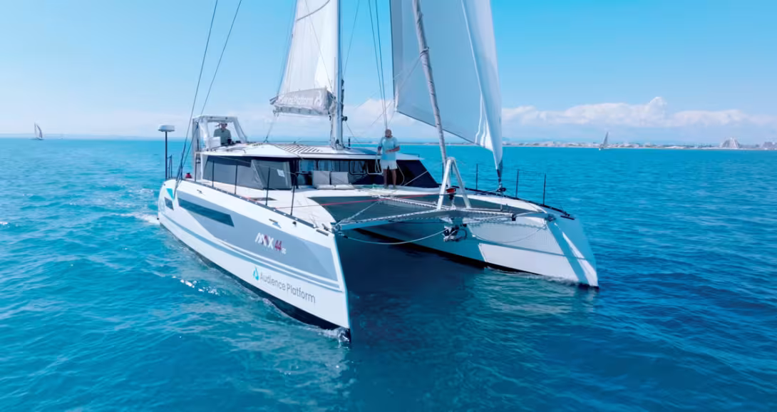 Ce catamaran a effectué un demi tour du monde pour être présenté à l’International Multihull Show.