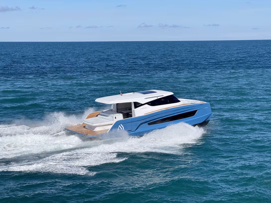 AVENTURA 38 Sport Cruiser Powercat | Teaser essai en mer | Multicoques Mag